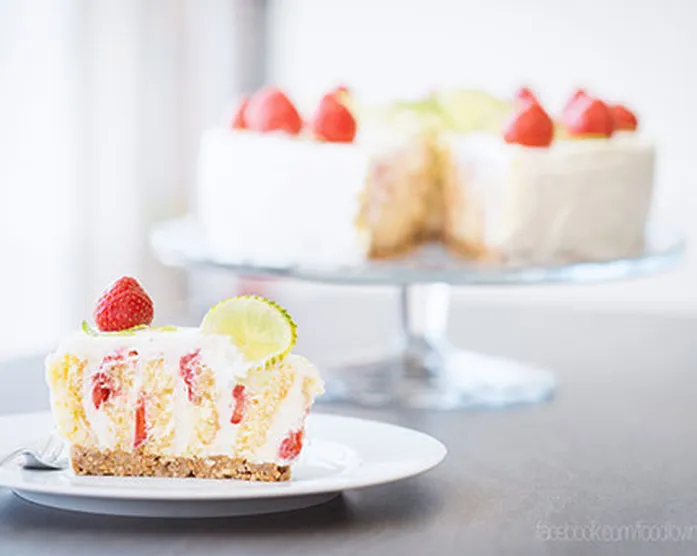 Philadelphia Wickeltorte mit Limettencreme und Erdbeeren