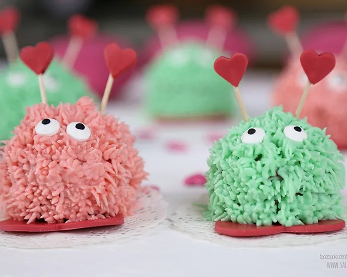 Valentinstags-Muffins mit Erdbeer- und Minzcreme / süße Puschel