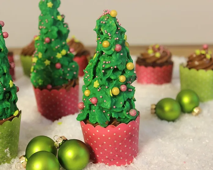 Lebkuchenmuffins mit Tannenbaum