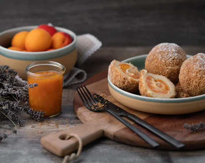 Aprikosenknödel / Rezept für süße Knödel aus Österreich