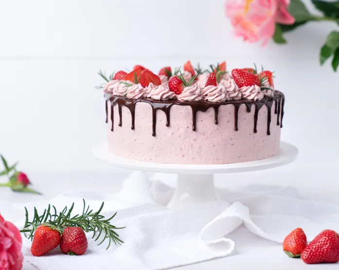 Muttertagstorte mit Erdbeeren / Drip Cake