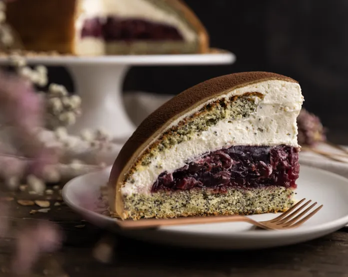 Marzipantorte mit Kirschen und Mohn / Kuppeltorte mit Kakao