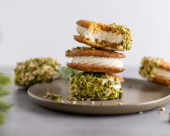 Carrot Cookies mit Vanille-Orangencreme
