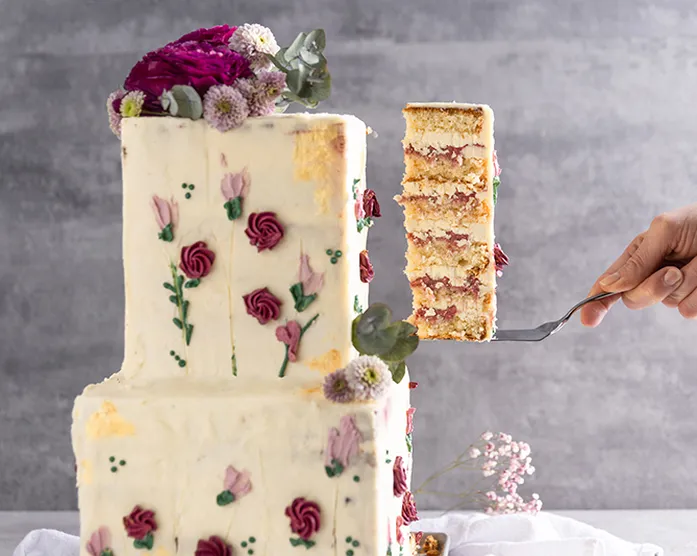 Kokostorte / eckige Hochzeitstorte