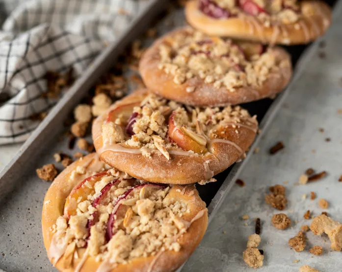 Apfel-Streuseltaler mit Hefeteig / Vegan