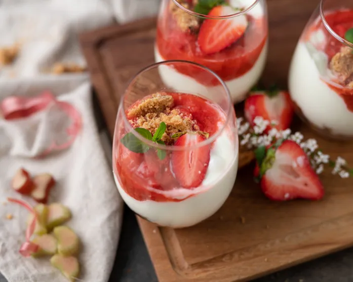 Erdbeer-Tiramisu mit Rhabarber