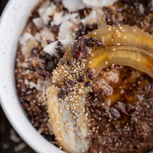 Coconut-Chocolate-Porridge / Kokos-Schokoladen-Haferbrei mit Banane