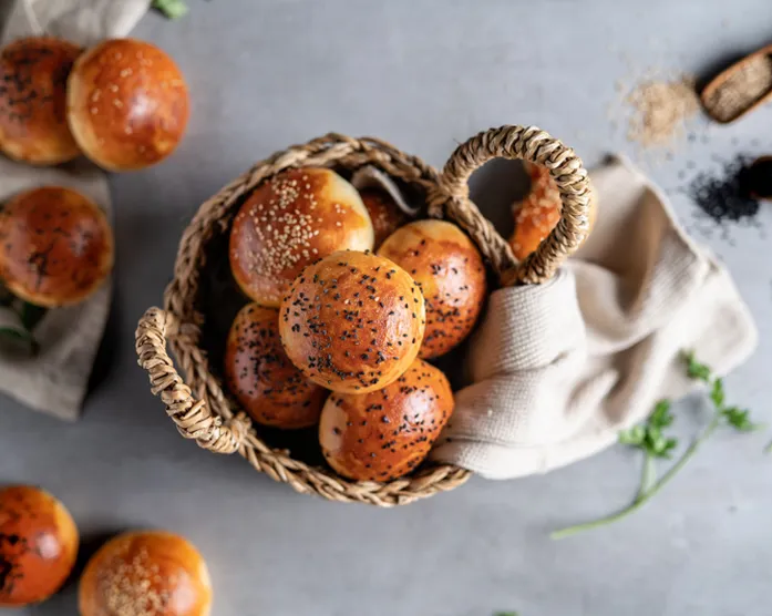Poğaça Brötchen / türkische Teigtaschen mit zwei Füllungen