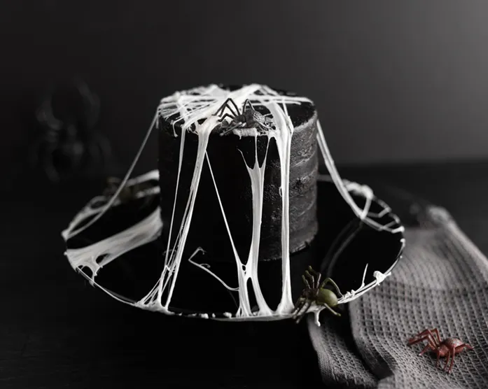 Halloween Torte / mit Marshmallow Spinnweben