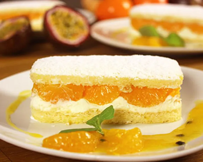 Käse-Sahne-Törtchen / mit Maracuja-Fruchtspiegel