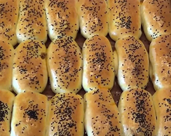 Würzige Hackfleischfüllung für türkische Brötchen (Acma)