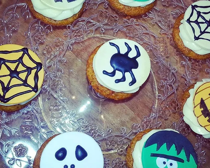 Gruselige Halloween Deko-Ideen für Cupcakes und Torten