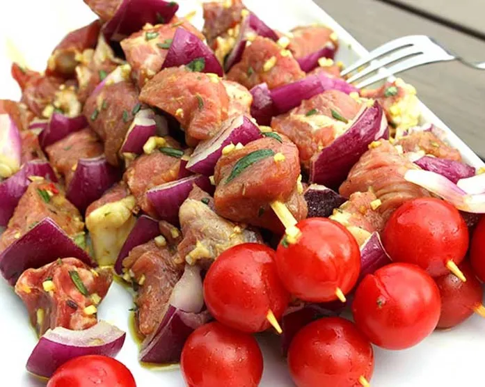 Würzige Rindfleisch-Gemüse-Spieße