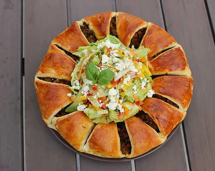 Plunderteig-Ring mit Hackfleisch oder Kartoffeln / herzhafter Hefeteig-Ring