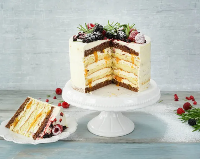 Naked Cake mit Orangenfüllung und Buttercreme