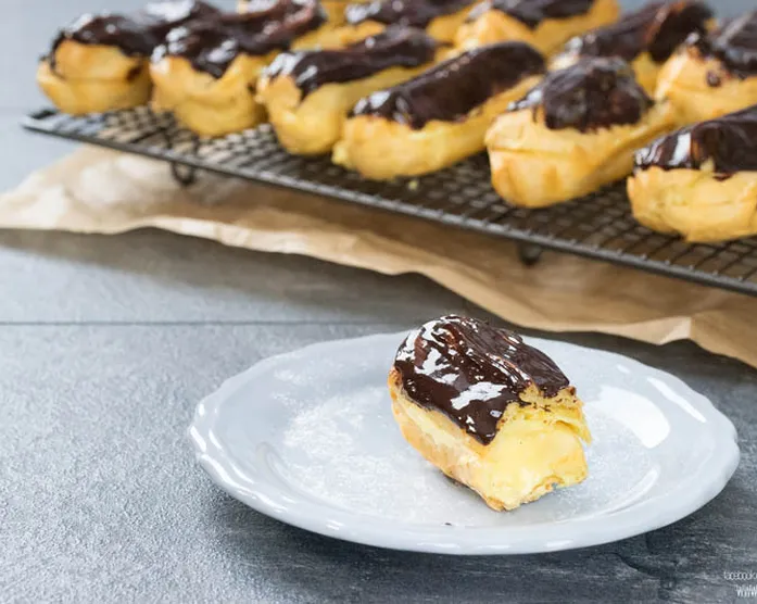 Eclairs mit italienischer Crema diplomatica