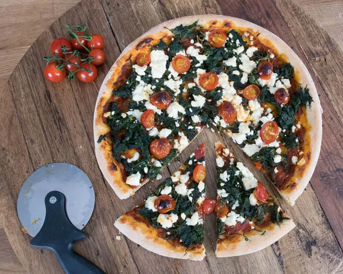 Spinat Pizza und Pizza mit Käserand