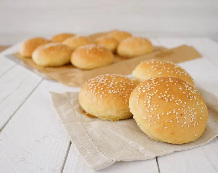 Geniale & einfache Burger Buns / Burger Brötchen