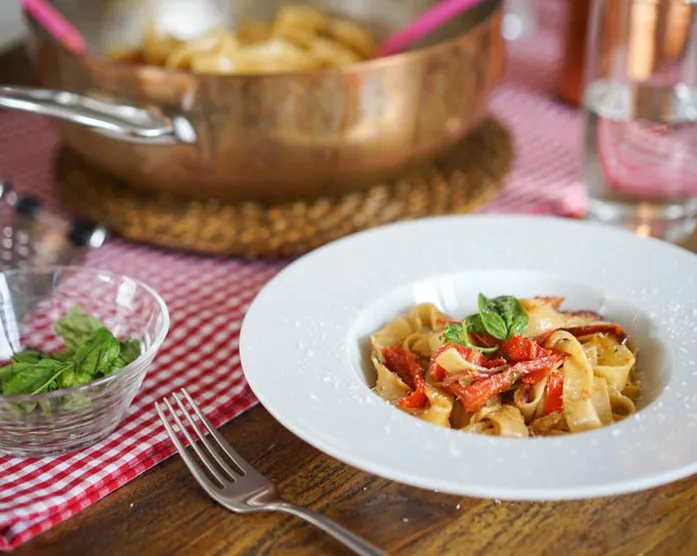 Pasta Peperonata – Fettucine mit cremigem Paprikagemüse