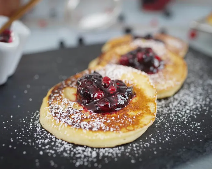 Ricotta-Pancakes mit Beerenmix