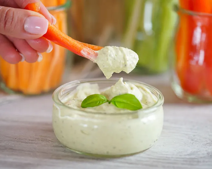 Pesto Dip mit Joghurt