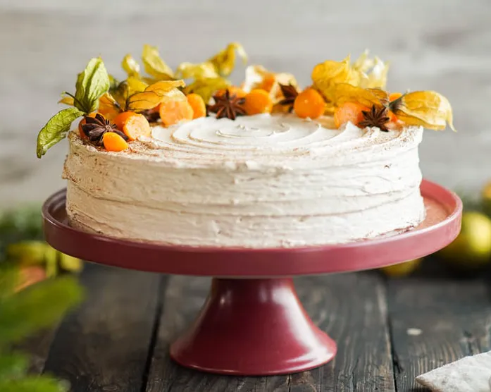 Baumkuchen-Torte mit Zimtcreme, Physalis & Sternanis