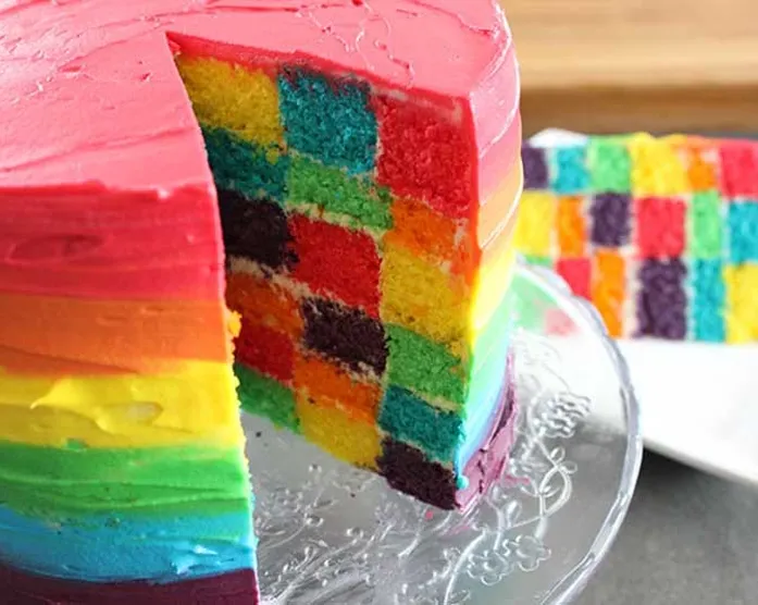 Regenbogen-Torte im Ombré-Look