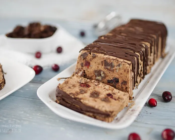 Schokoladenparfait mit Brownies / Eis-Dessert