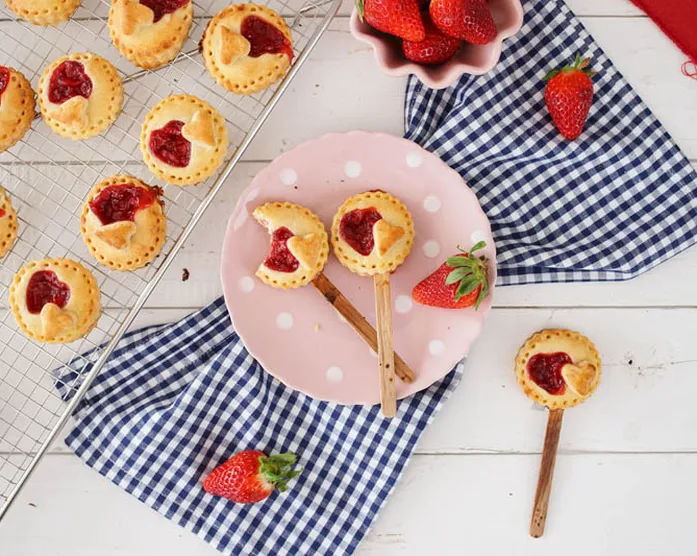 Erdbeer-Pie-Pops am Stiel / Mini Pie / Geschenkidee