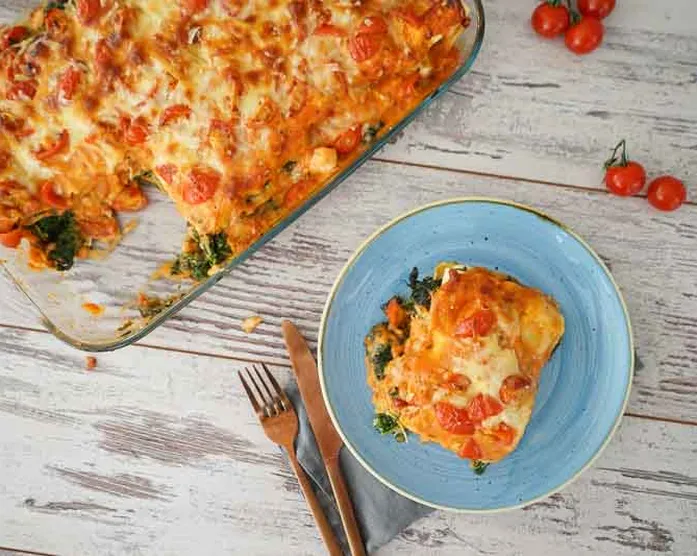 Lasagne mit Spinat und Lachs in Tomatenrahmsoße / Lieblingslasagne