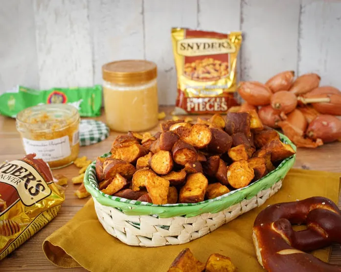 Snyders Pretzel / Brezel Snacks / Honey Mustard Onion / nachgemacht: Original trifft Sally