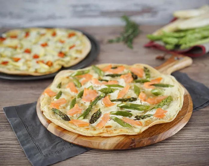 Grüner & weißer Spargel Flammkuchen / schnell, einfach, lecker