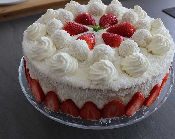 Erdbeer-Kokos-Torte