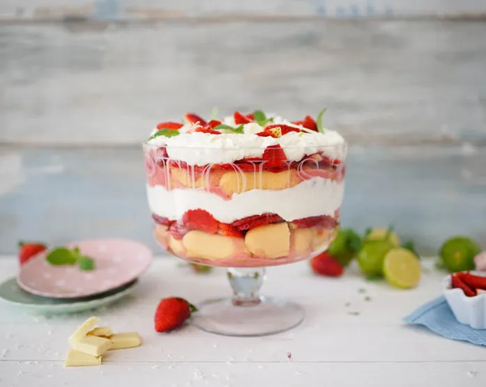 Erdbeer Kokos Tiramisu / einfaches 15 Minuten Sommer-Dessert
