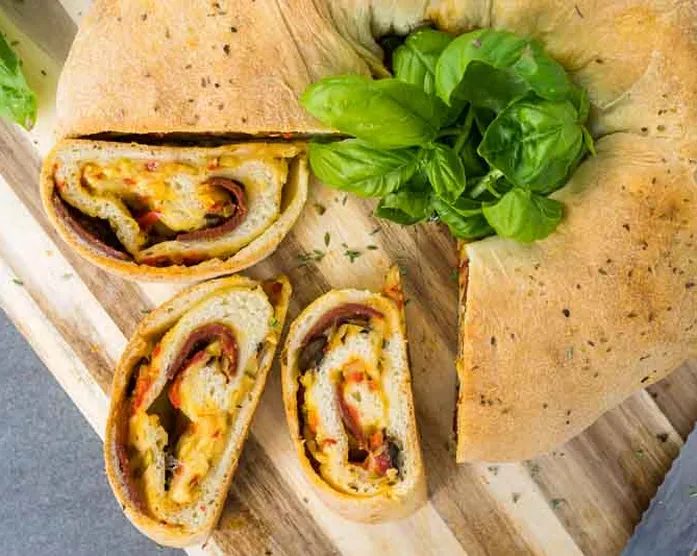 Pizza-Kranz / Tortano – italienisches Pizza-Brot