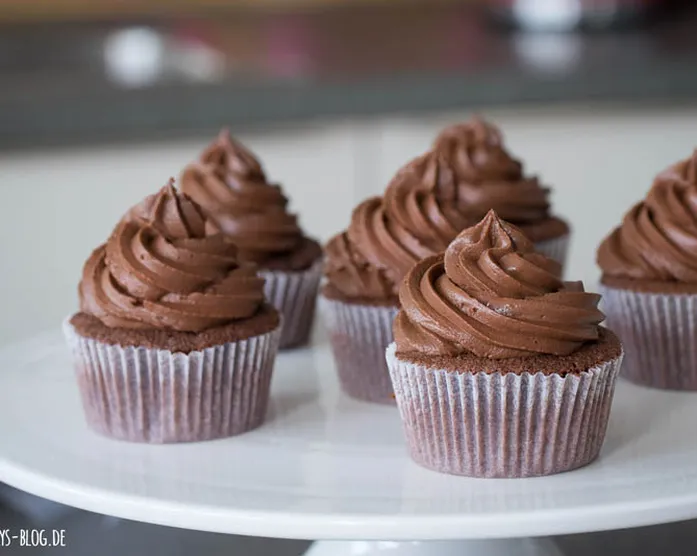 Schokoladencreme Grundrezept für Cupcakes oder Tortenfüllungen