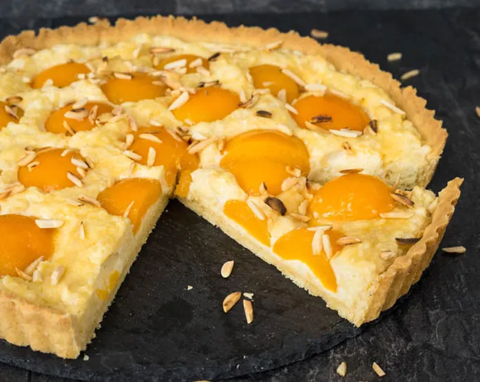 Mandel-Marzipan-Tarte mit Aprikosen