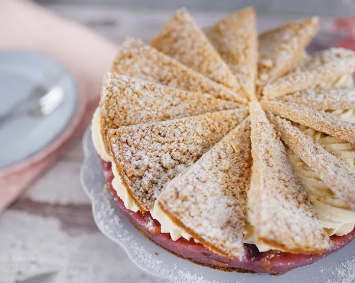 Friesentorte / Mürbteigtorte mit Pflaumenkompott