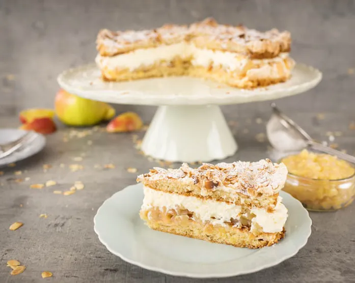 Schneemousse-Torte