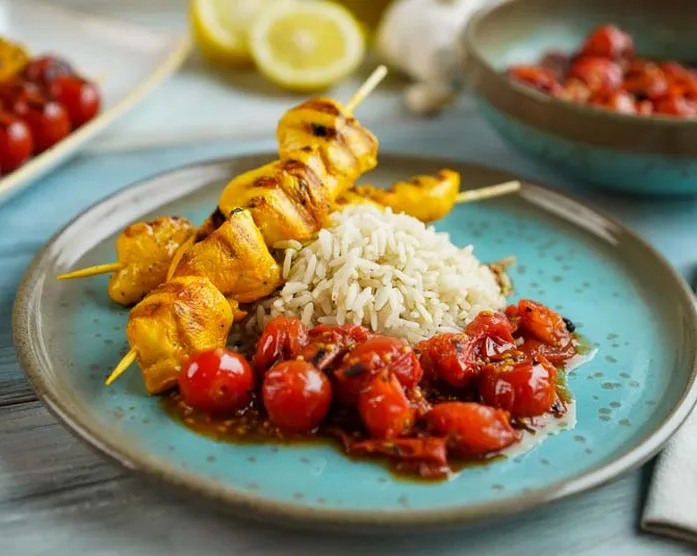 Zitronen Hähnchen Spieße mit Tomatensalat