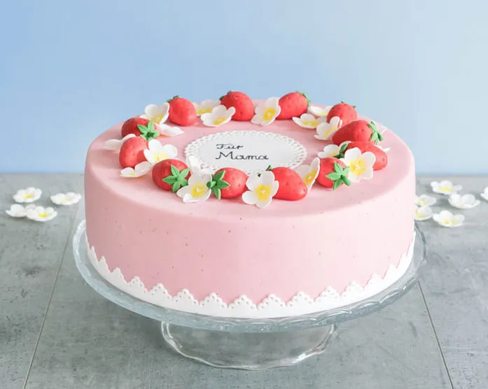 Muttertagstorte – Erdbeertorte mit Holunderblüte und Minze