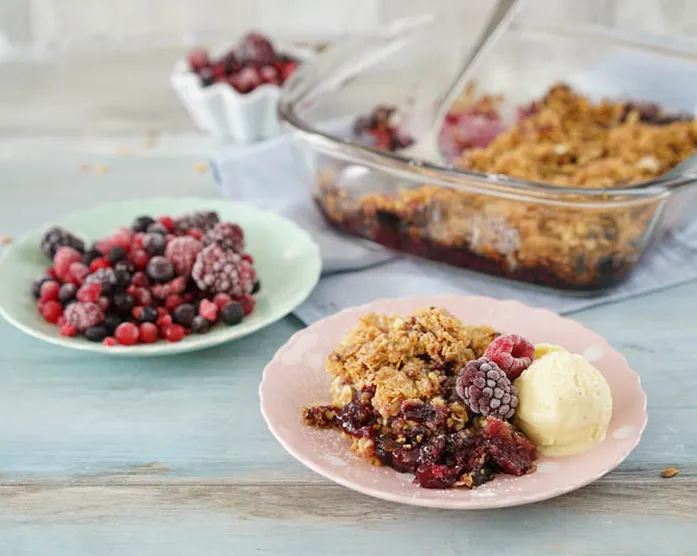 Winterliches Beerencrumble