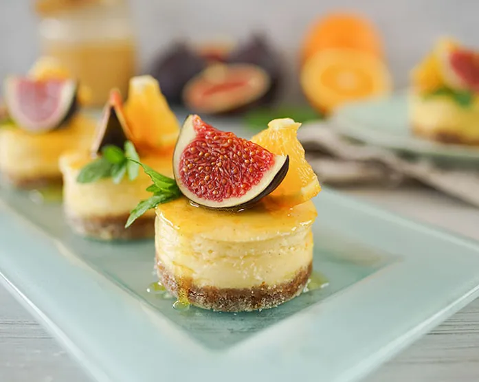 Käsekuchen-Törtchen mit Orangen & Feigen