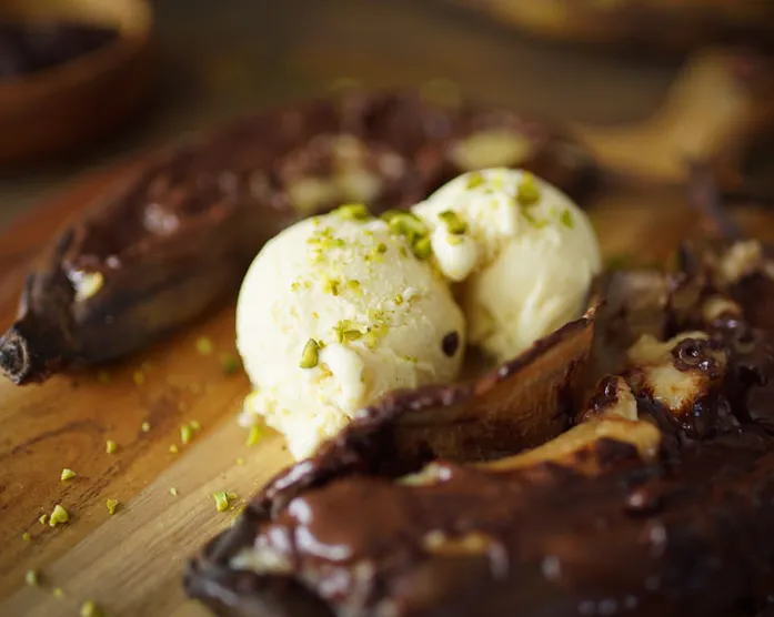 Schoko-Bananen vom Grill / Grillen Dessert mit Vanilleeis