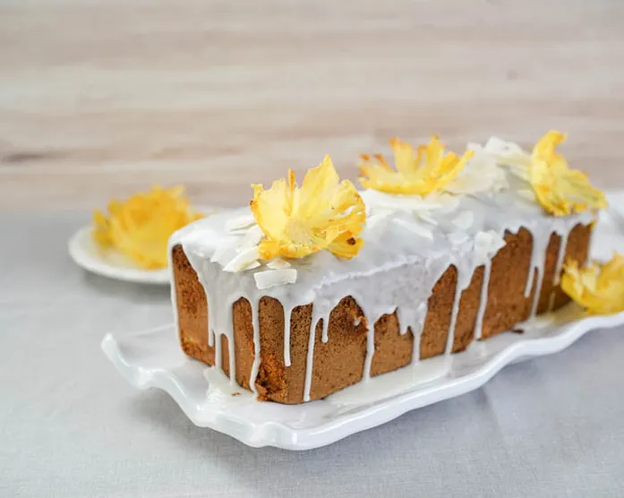 Kastenkuchen mit Ananasblumen