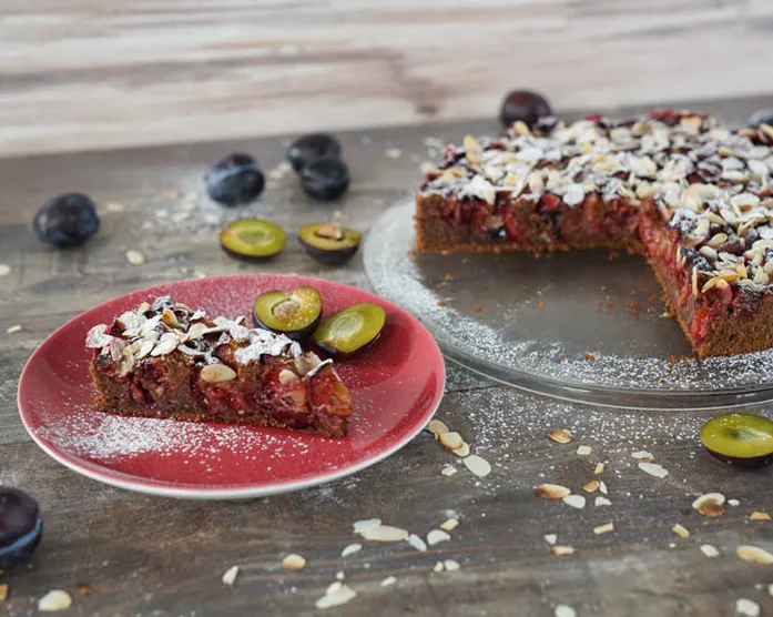 Schokoladen-Zwetschgen-Kuchen mit Tonkabohne