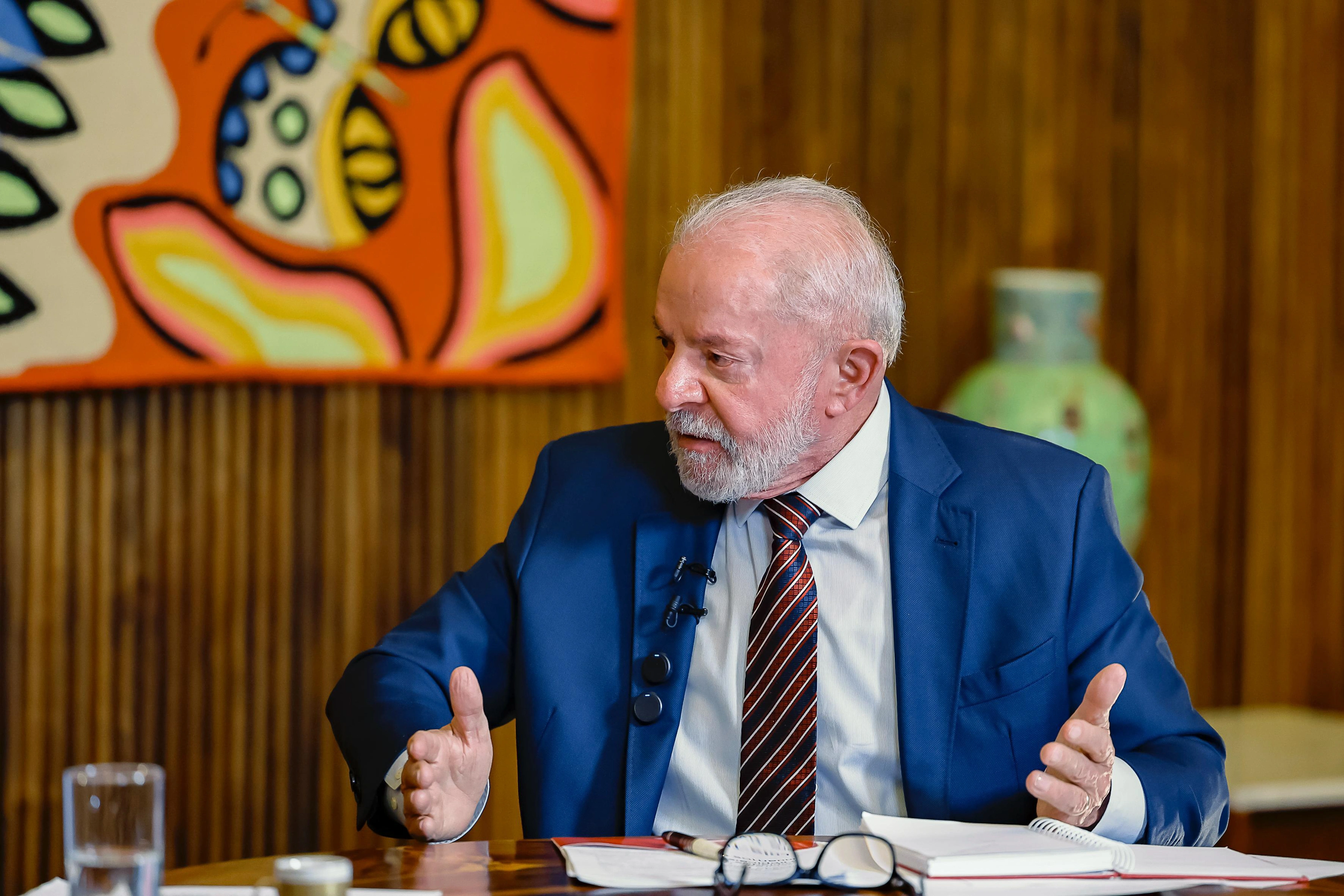 Na BandNews, Lula exagera ao dizer que acabou com a fome e erra ao falar  sobre economia