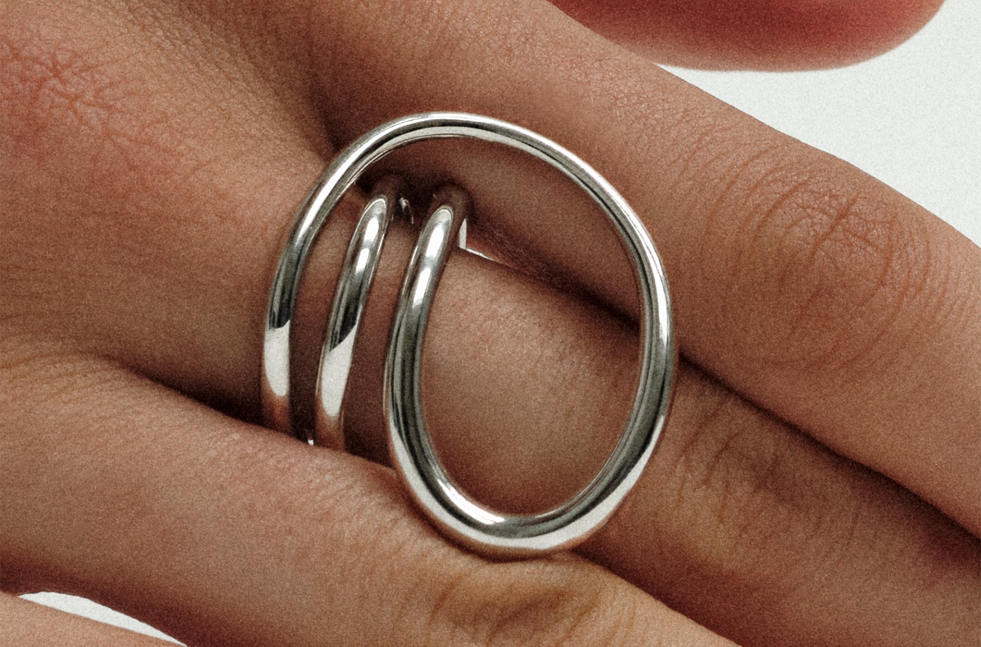 Charlotte Chesnais | Petit Round Trip Pavé Ring in Gold and Diamonds