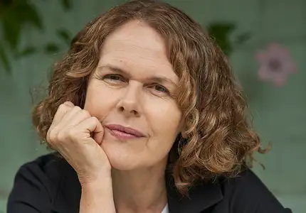 Photo of Kate Rhodes