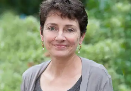Photo of Annie Barrows